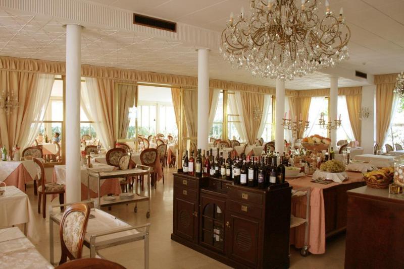 فندق هوتل فيرديمير مارينا دي بييتراسانْت المظهر الخارجي الصورة